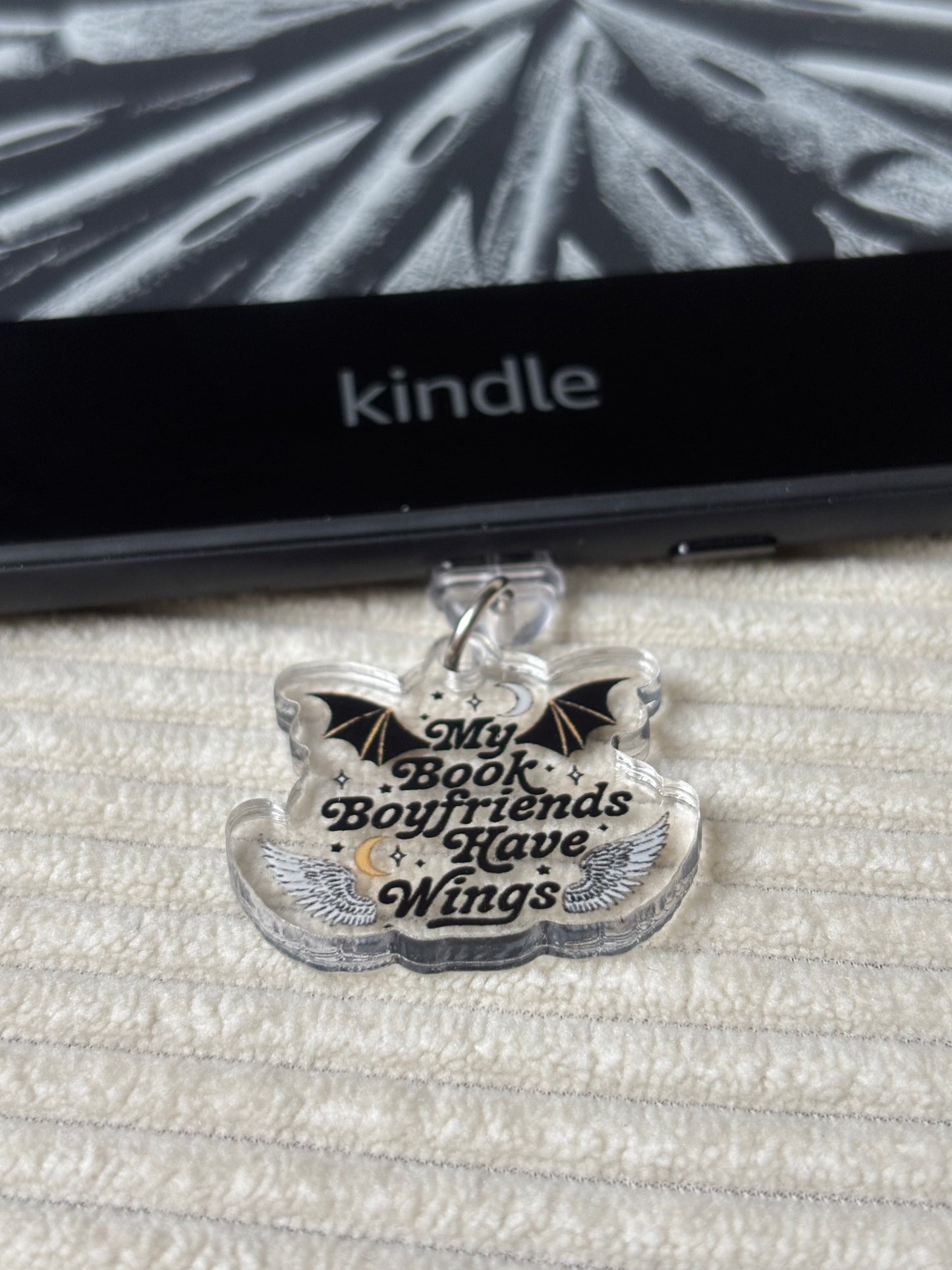 Charm anti-poussière USB-C - My Book Boyfriends Have Wings