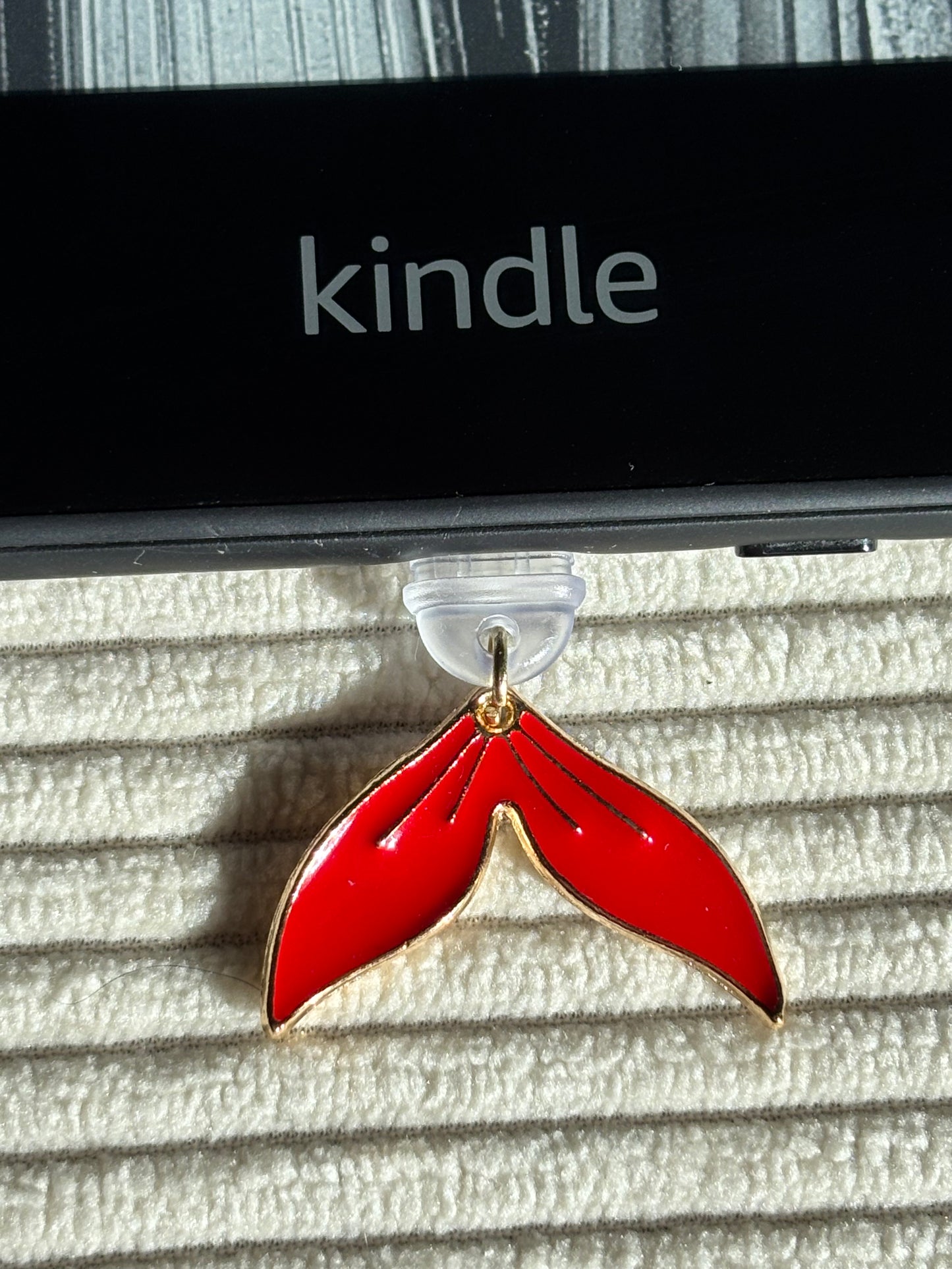 Charm anti-poussière USB-C - Queue de sirène rouge