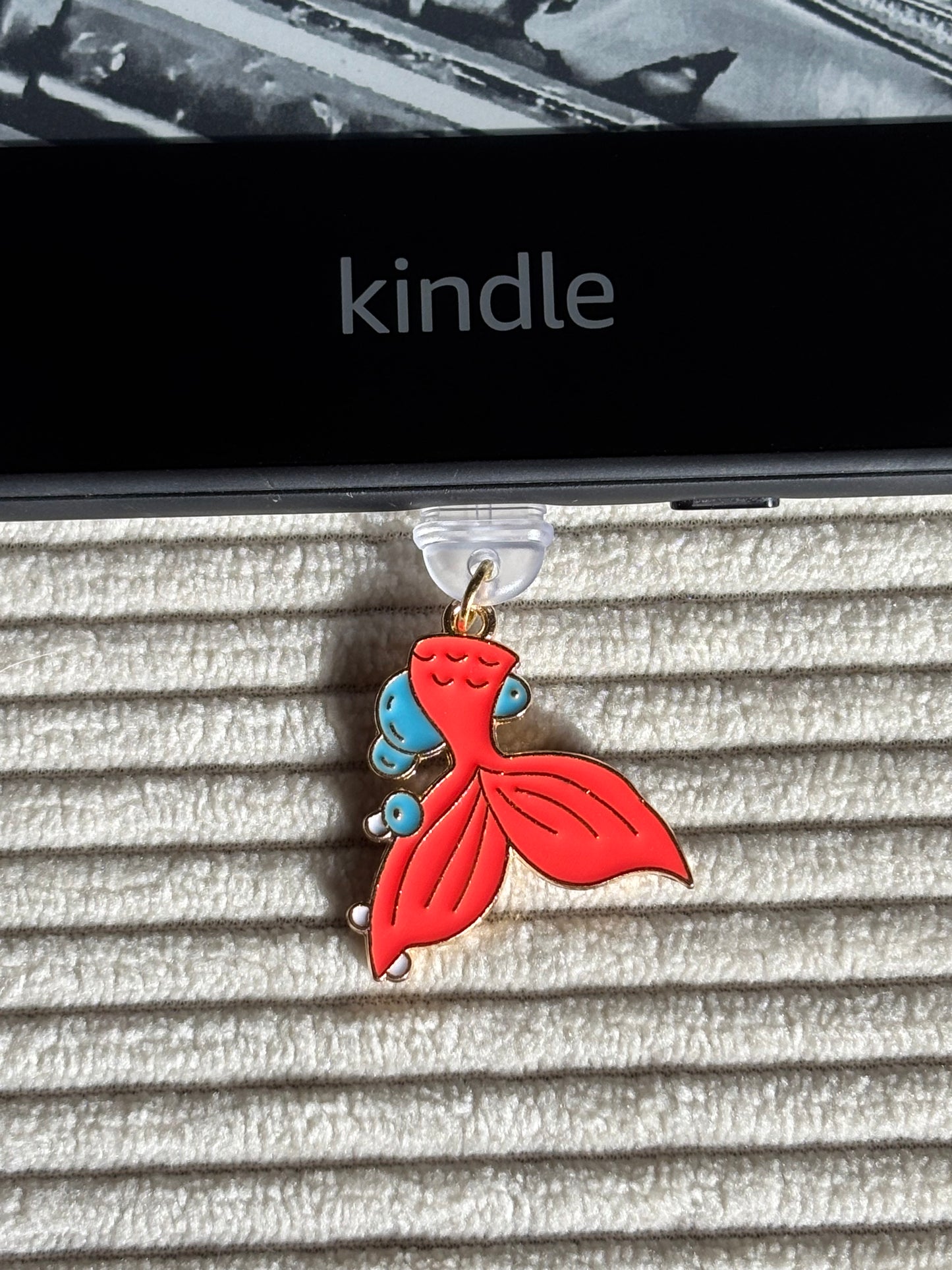 Charm anti-poussière USB-C - Queue de sirène rouge