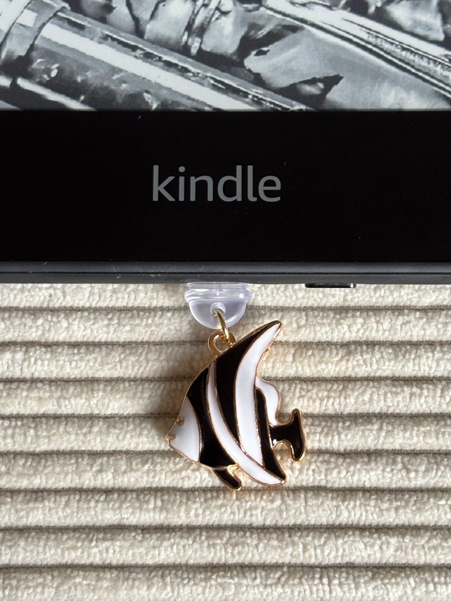 Charm anti-poussière USB-C - Poisson tropical noir & blanc