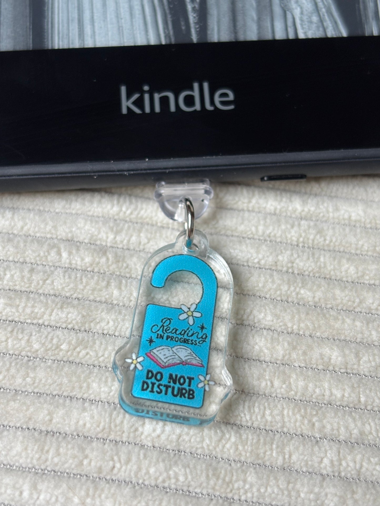 Charm anti-poussière USB-C - Reading in progress