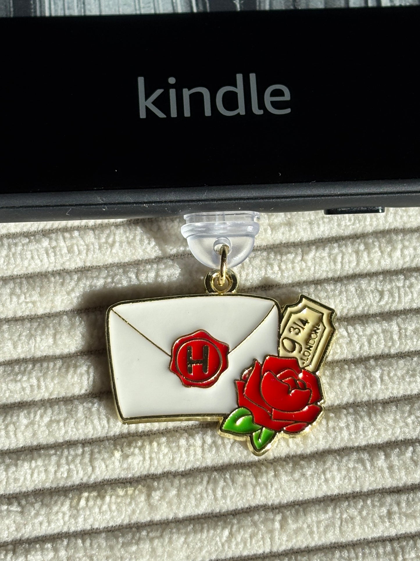 Charm anti-poussière USB-C - Lettre fleurie