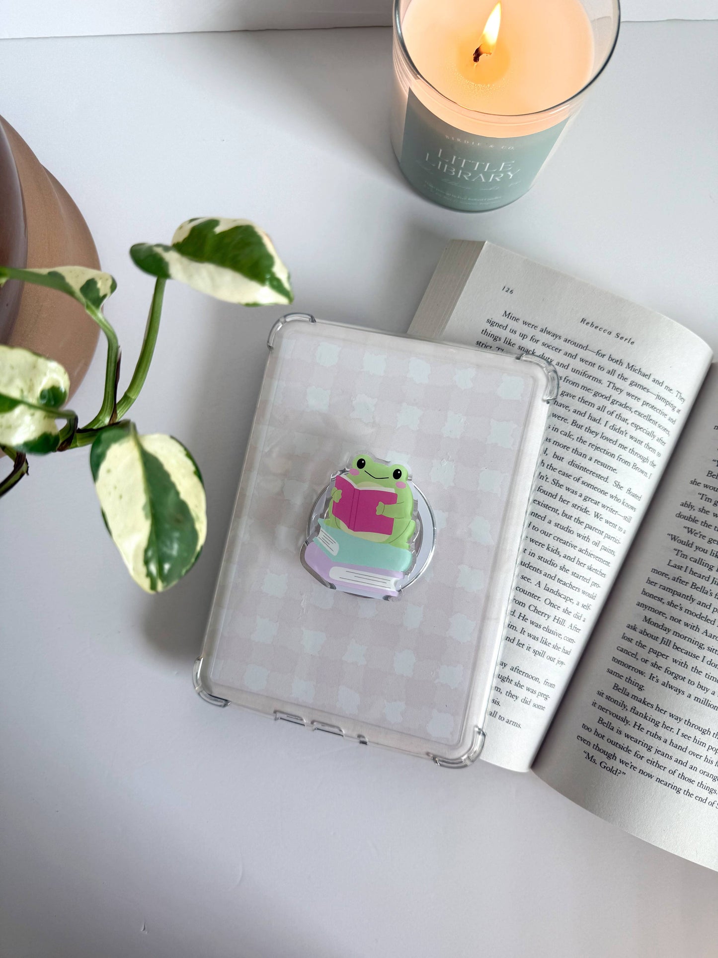 Poignée Kindle - Grenouille lectrice