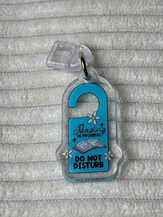 Charm anti-poussière USB-C - Reading in progress