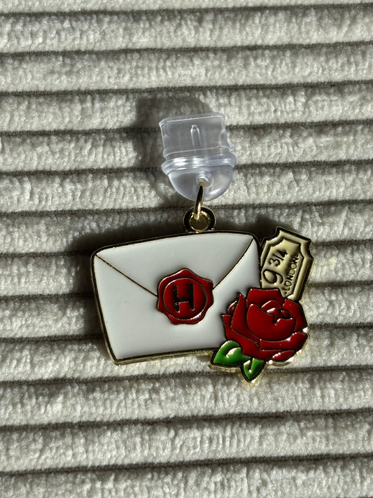 Charm anti-poussière USB-C - Lettre fleurie