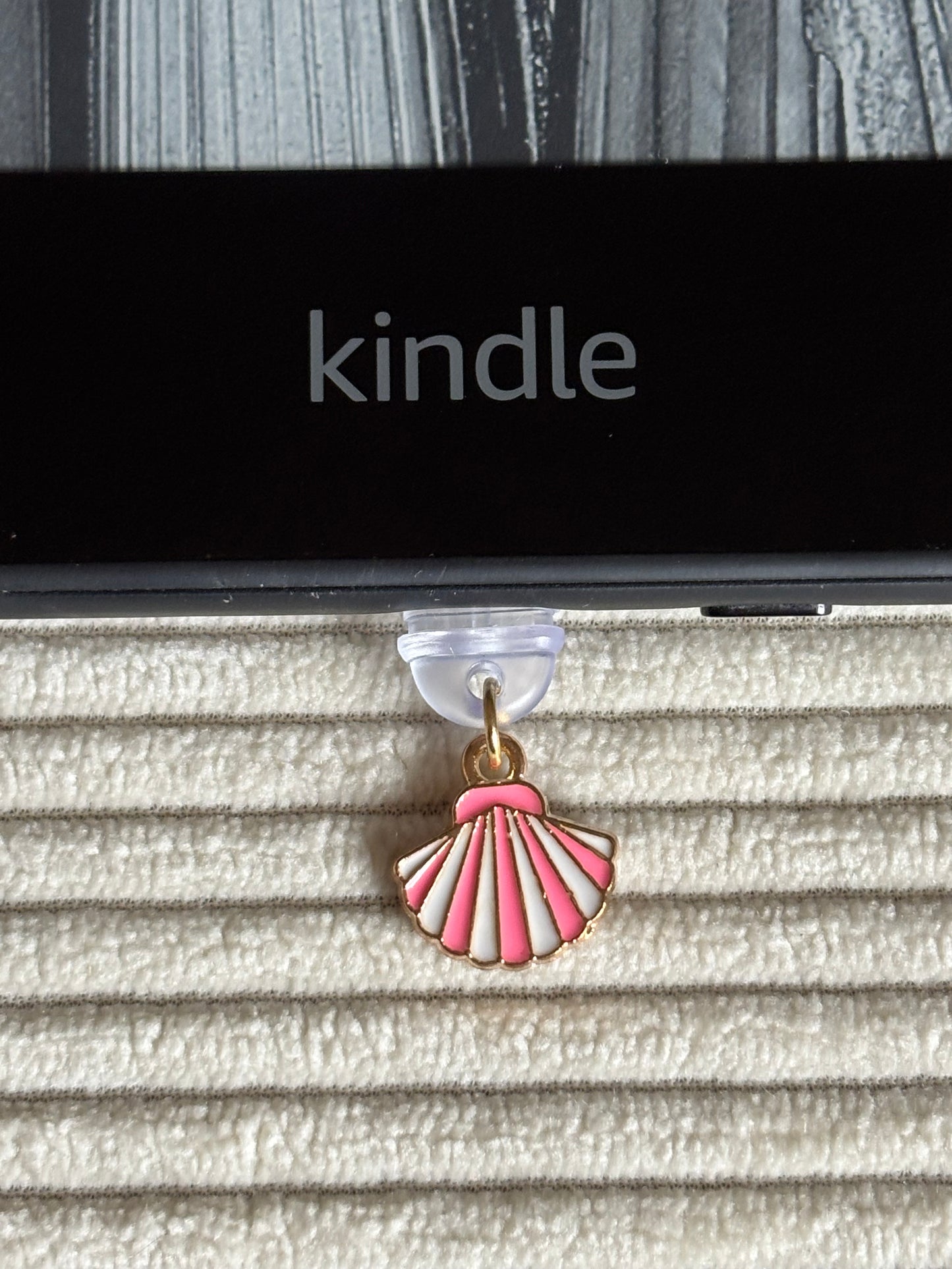 Charm anti-poussière USB-C - Coquillage rose & blanc