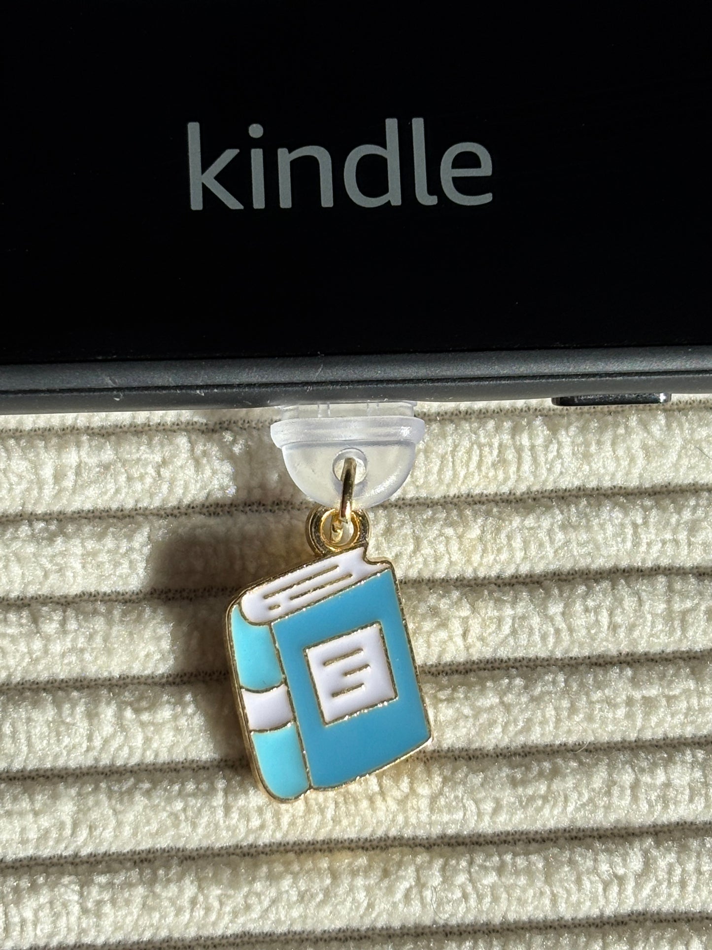 Charm anti-poussière USB-C - Livre bleu