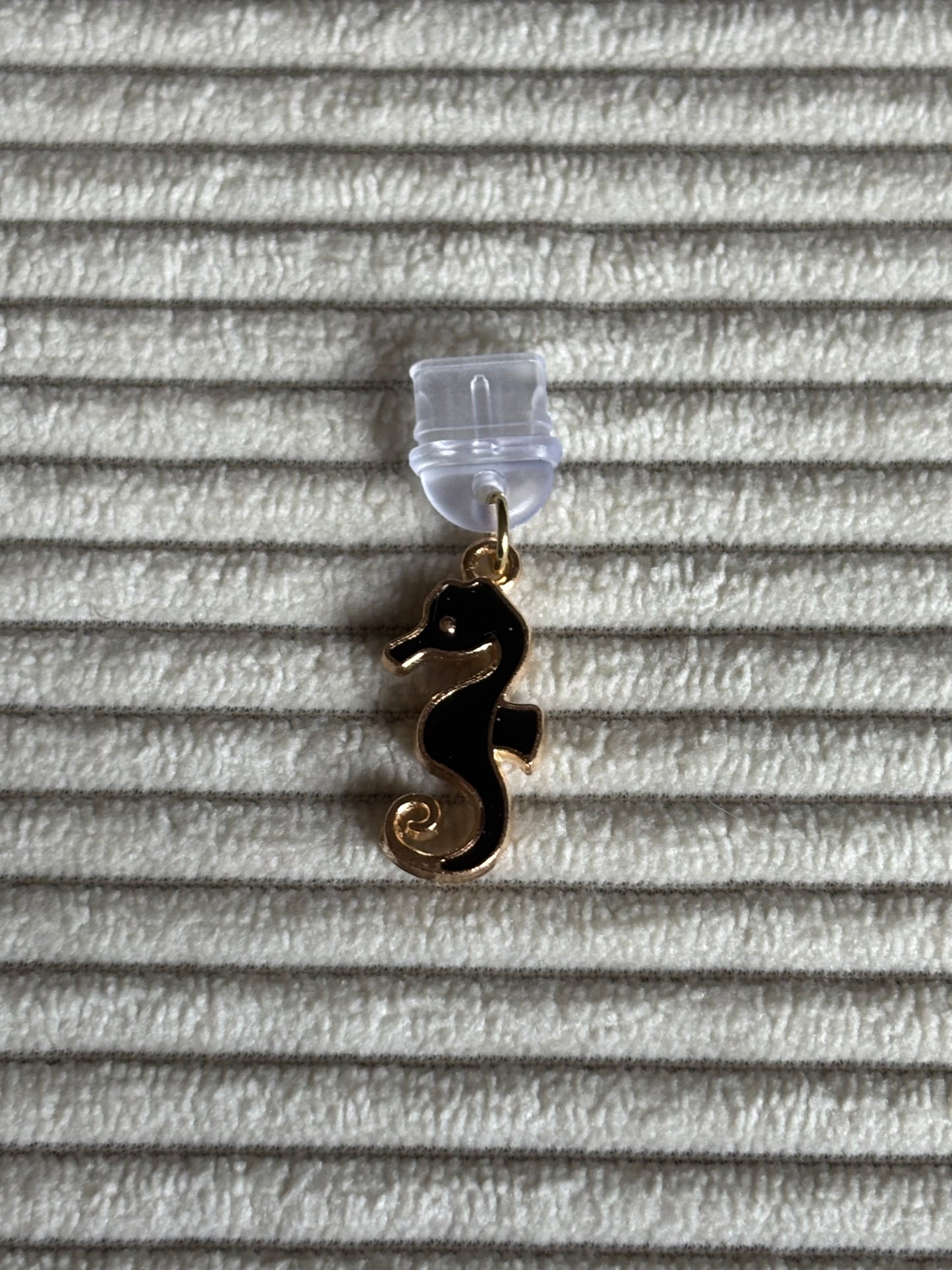 Charm anti-poussière USB-C - Hippocampe noir