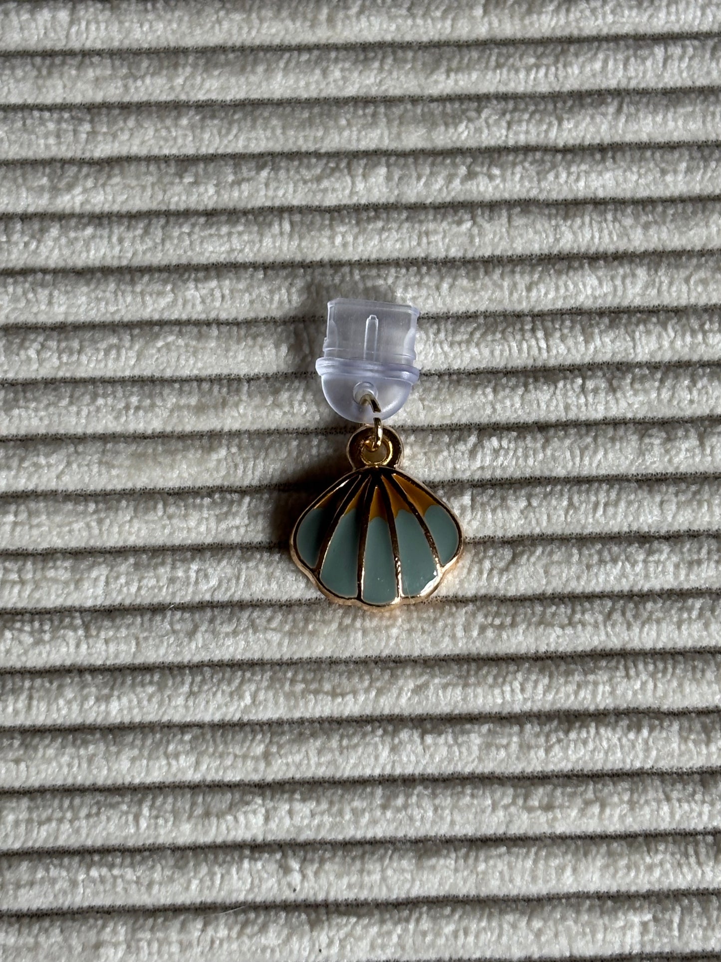 Charm anti-poussière USB-C - Coquillage bleu pastel
