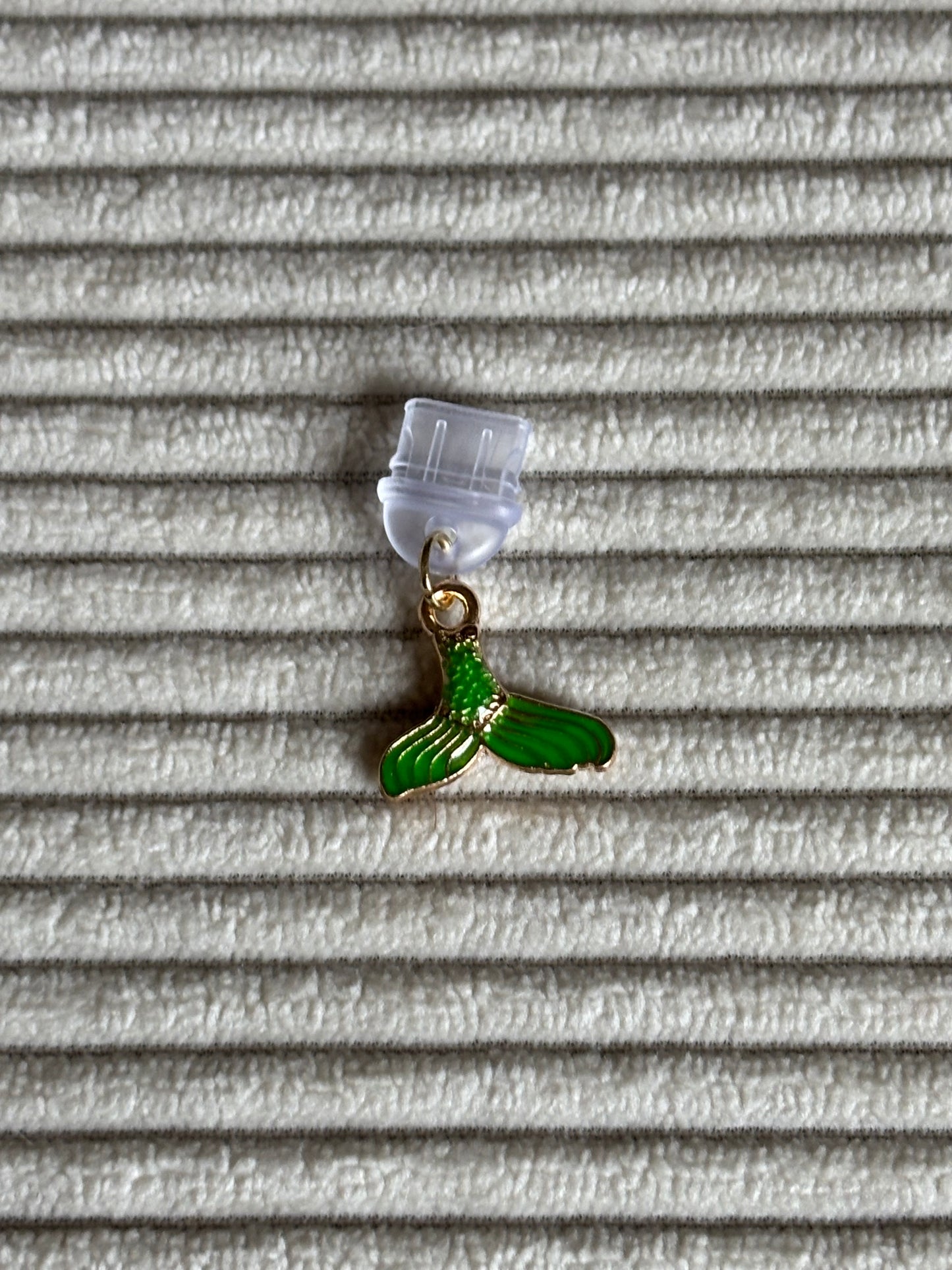 Charm anti-poussière USB-C - Queue de baleine verte