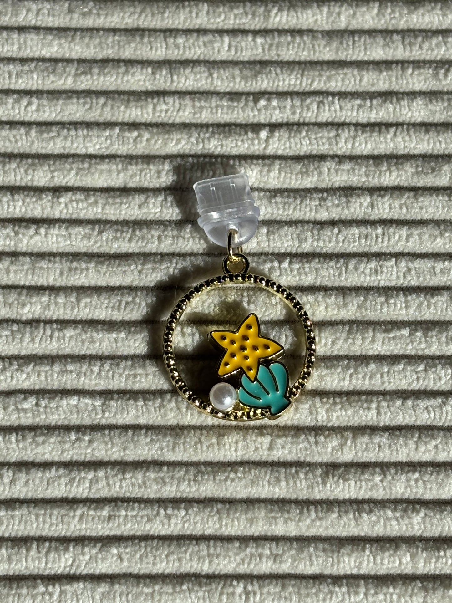 Charm anti-poussière USB-C - Coquillage, perle & étoile de mer