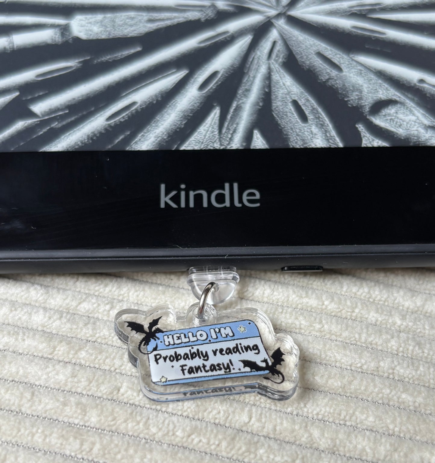 Charm anti-poussière USB-C - I’m Probably Reading Fantasy