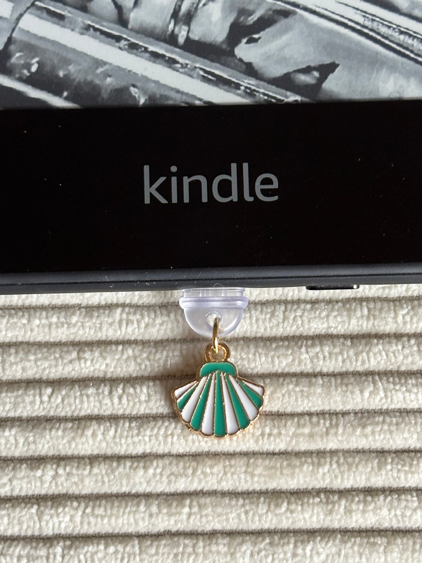 Charm anti-poussière USB-C - Coquillage vert turquoise & blanc