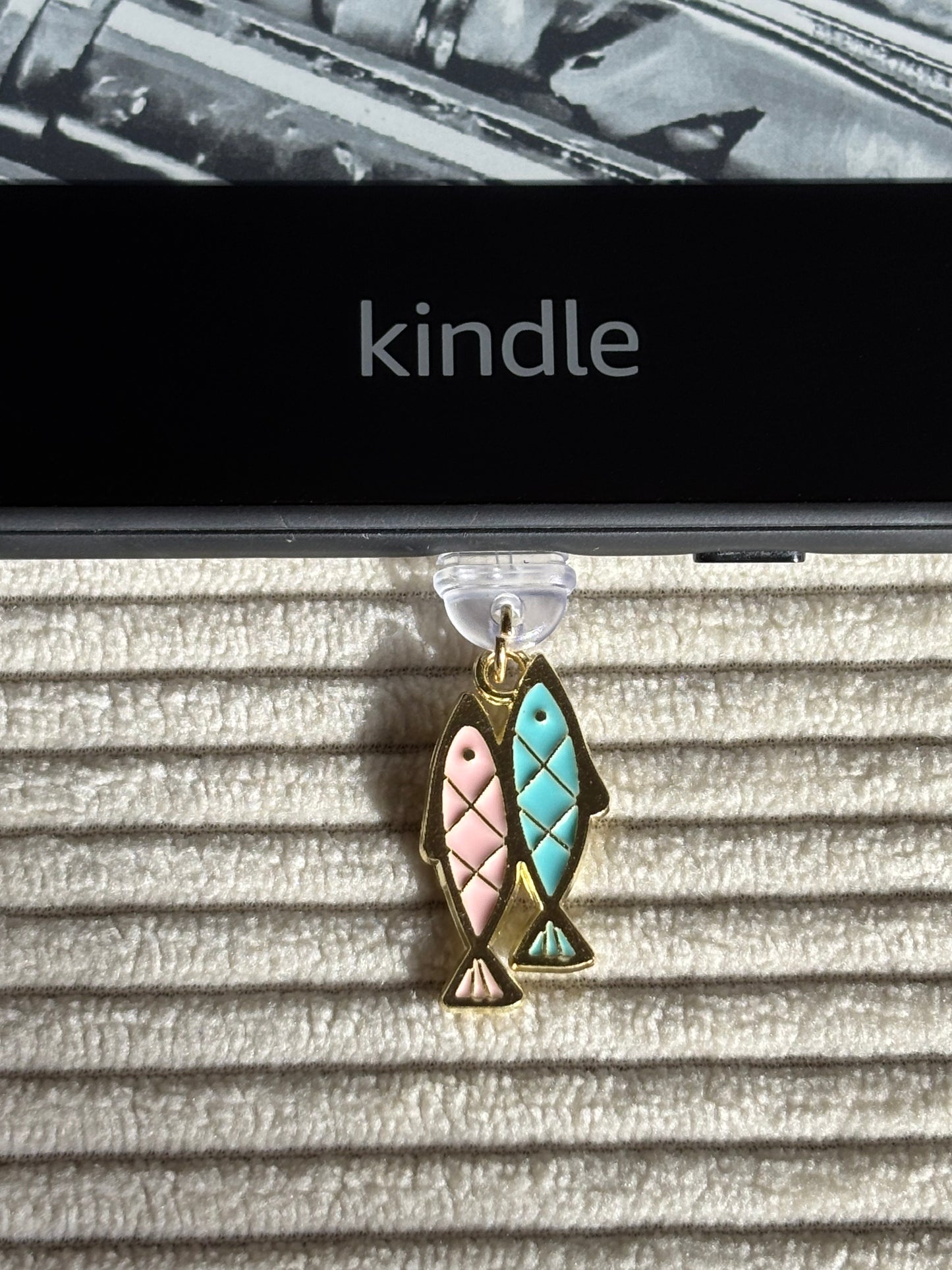 Charm anti-poussière USB-C - Poissons rose & bleu