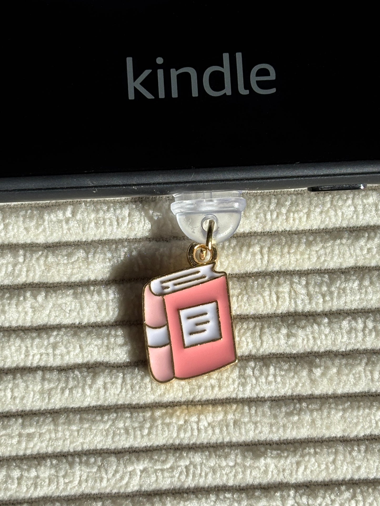 Charm anti-poussière USB-C - Livre rose