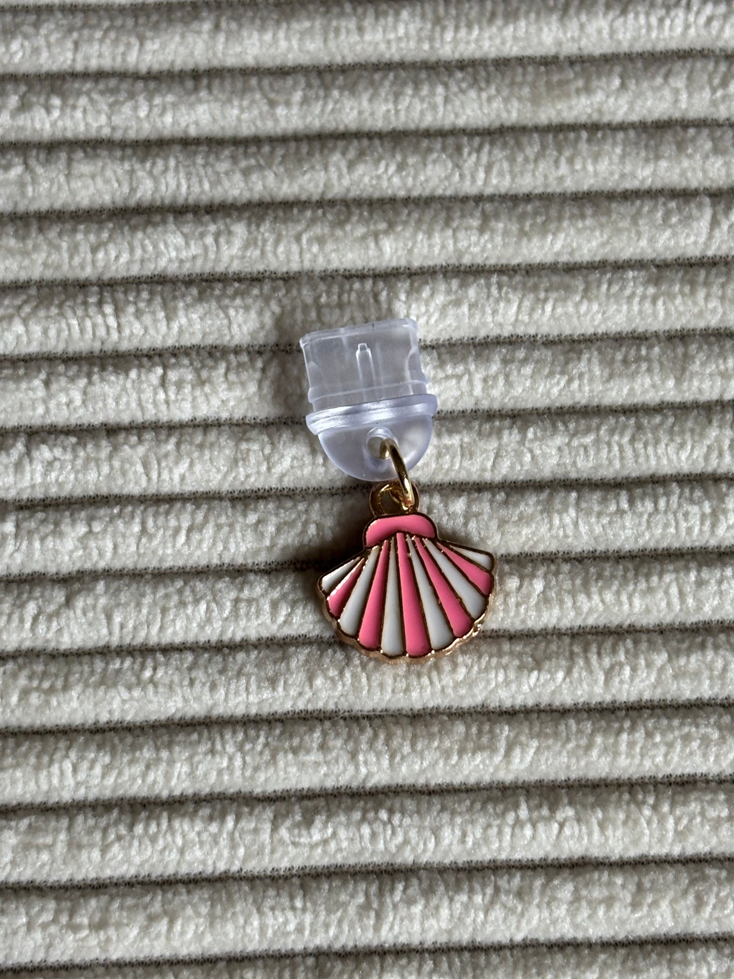 Charm anti-poussière USB-C - Coquillage rose & blanc