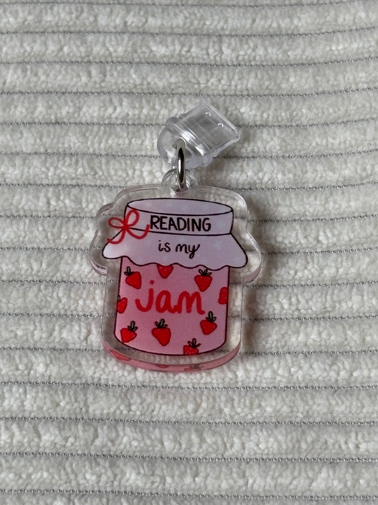 Charm anti-poussière USB-C - Reading is my jam 🍓