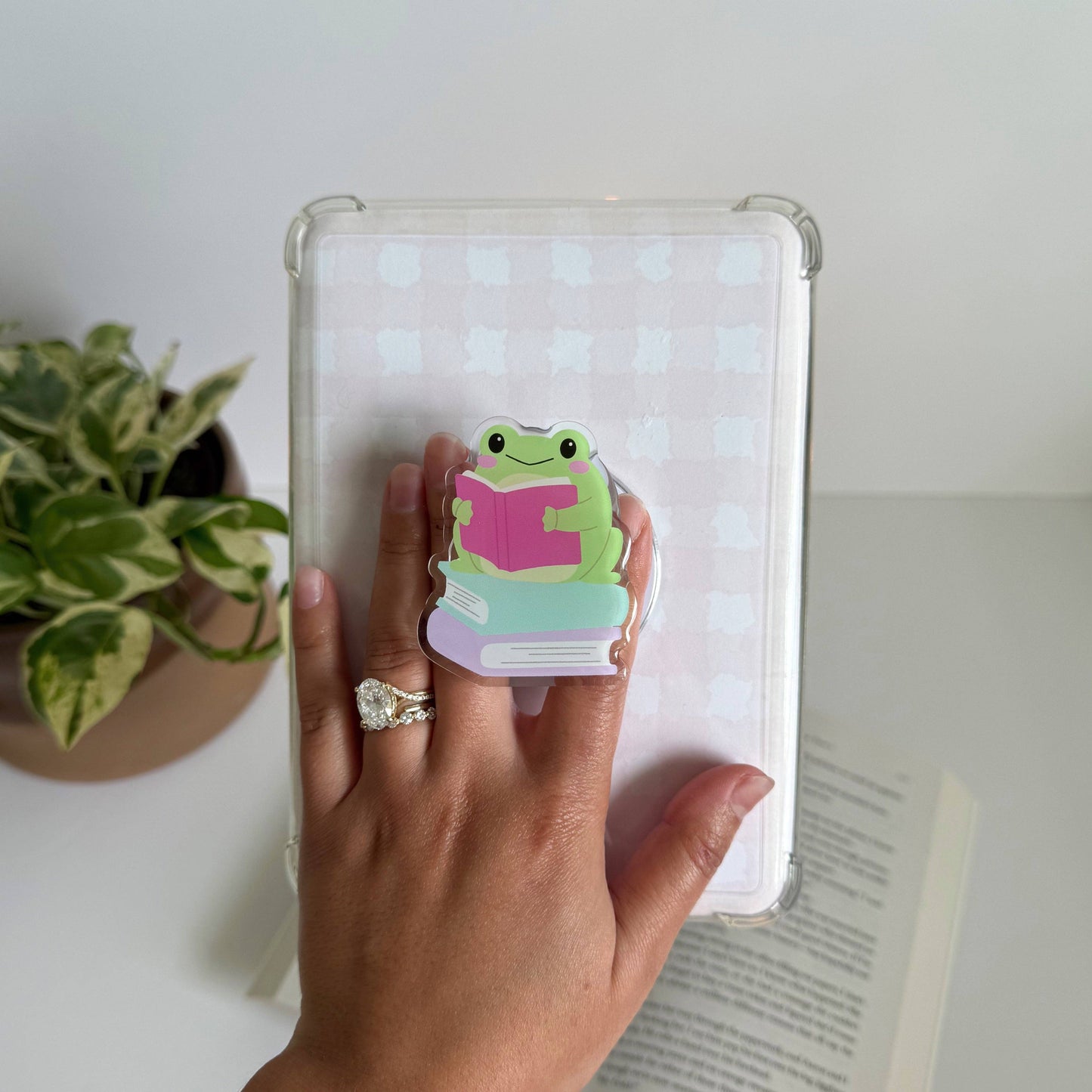 Poignée Kindle - Grenouille lectrice